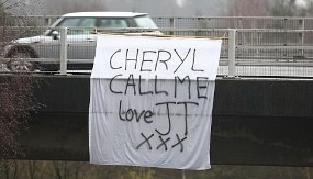 Terry: Telepon Aku, Cheryl