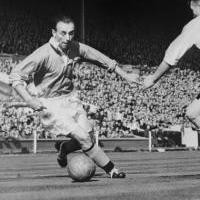 Sepatu Sir Stanley Laku Setengah Miliar