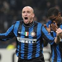 Cambiasso Seperti Emas