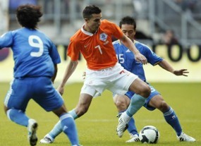 Van Persie Bikin Van Marwijk Plong