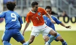 Van Persie Bikin Van Marwijk Plong