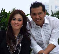 Syahrini Obat Luka di Hati Anang