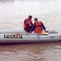Tim SAR Lakukan Pencarian Pria Terjun ke Sungai Gunungsari