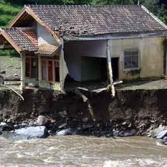 Banjir Bandang Landa Pujon