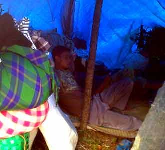 Korban Longsor Mengungsi