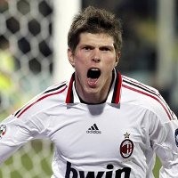 Huntelaar-Pato Bawa Milan ke Posisi Dua