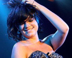 Selamat Datang di Dunia Fashion Lily Allen