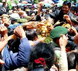 Tradisi Grebeg Maulud Keraton Surakarta