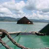 Mesin Rusak, Tug Boat Muat Batu Bara Sandar di Teluk Pacitan