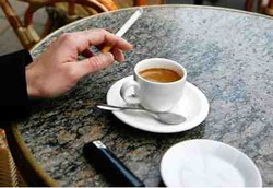 Ingin Berhenti Merokok? Hindari Minum Kopi 