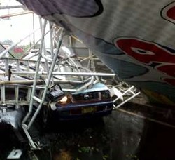 Pemilik Billboard Tanggung Pengobatan & Perbaikan Kendaraan Korban  