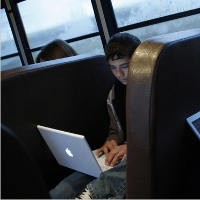Wi-Fi Sulap Bus Sekolah Jadi Ruang Kelas Berjalan