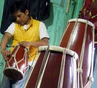 Mitra Arum, Pembuat Alat Musik Sunda