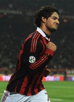 Pato Absen Lawan MU