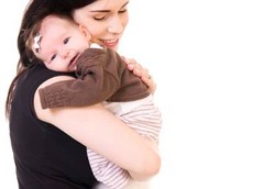 Bayi yang Sering Digendong Bisa Lebih Pintar