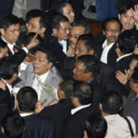 Marzuki Alie Ketok Palu karena Agenda Rapat Telah Selesai