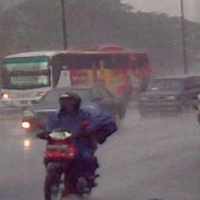 Kilat dan Angin Kencang Masih Berpotensi Hari Ini