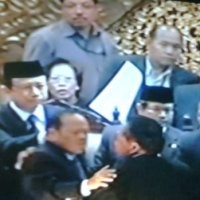  Mikrofon Mati, Anggota Dewan Minta Sekjen DPR Diganti 