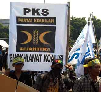 Massa Pro SBY Geruduk DPR