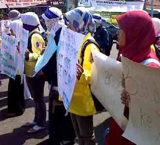 Demo Tuntut Penuntasan Kasus Century