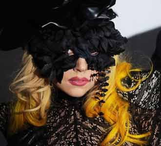 Lady Gaga Berbaju Transparan