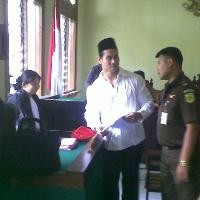 Jodi Bunyikan Sirine dan Terobos Lampu Merah