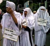 Pocong Ikut Demo di DPR