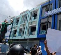 Mahasiswa Demo DPD Demokrat