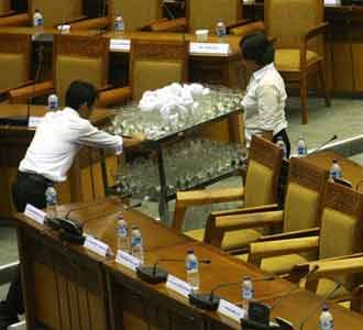 Persiapan di Ruang Sidang Paripurna