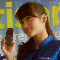 Saat Banjir Qwerty, SmartFren Pede dengan Ponsel Batang 