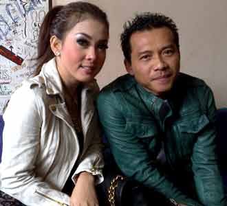 Anang Makin Lengket dengan Syahrini