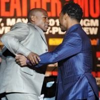 Mayweather-Mosley Panas di Depan Pers