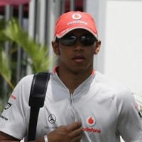 Hamilton Bakal Pensiunkan Ayahnya