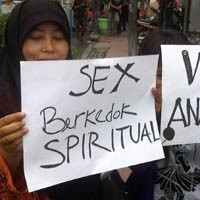 Luncurkan Buku, Anand Krishna Didemo 5 Perempuan