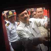 Foke Tempel Stiker Dilarang Merokok di Angkutan Umum 