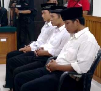 3 Polisi Penganiaya JJ Rizal Divonis 3 Polisi Penganiaya JJ Rizal Divonis