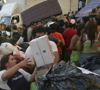 Korban Gempa Chili Berebut Bantuan