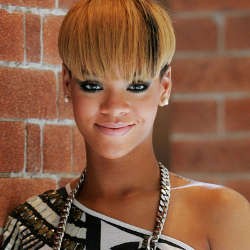 Penari Striptis Hibur Rihanna di Pesta Ultah