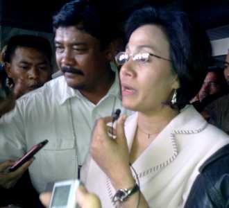 Sri Mulyani Diserbu Wartawan
