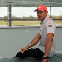 Hamilton: Menghadapi Schumi Beda