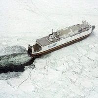 50 Kapal & Ribuan Orang Terjebak di Lautan Es