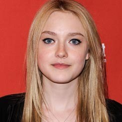 Dakota Fanning Nyanyi di The Runaways