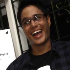 Mischa Chandrawinata Belajar Jadi Orang Bejat