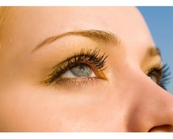 Mata Bersinar Dengan Perawatan Alami