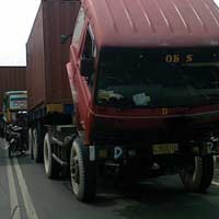 Truk Mogok di Tengah Jalan, Lalin Tambak Langon Macet