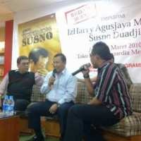 Cincin di Cover Buku Dilarang Dihilangkan