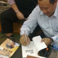 Ratusan Orang Berebut Foto Bareng dan Tanda Tangan Susno