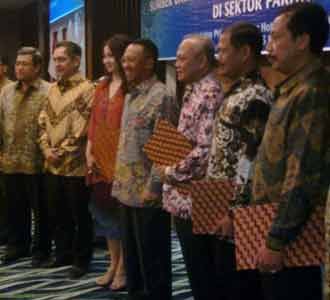 Tenaga Kerja Pariwisata Terima Sertifikat