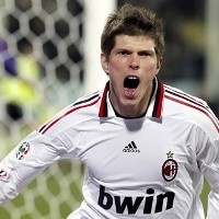 Mengapa Betah di Milan, Huntelaar?