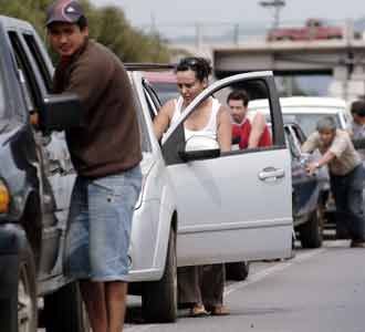 Korban Gempa Antre BBM